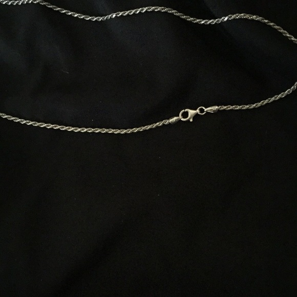 Solid silver chain 22 in - Picture 2 of 4